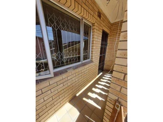 1 Bedroom Freestanding To Let in Westcliff