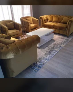 3 SEATER CHESTERFIELD COUCHES PREMIUM QUALITY