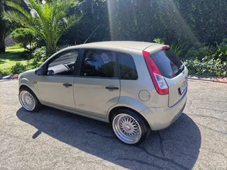 2015 Ford Figo Hatchback