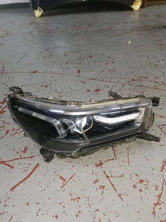 TOYOTA HILLUX GD6 HEADLIGHT