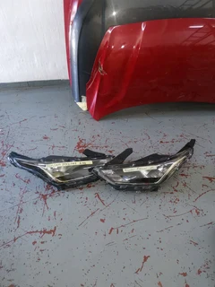 NISSAN MAGINET HEADLIGHT