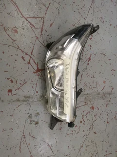 TOYOTA HILLUX GD6 HEADLIGHT