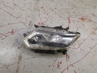 NISSAN X-TRAIL HEADLIGHT