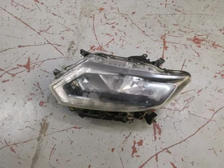 NISSAN X-TRAIL HEADLIGHT