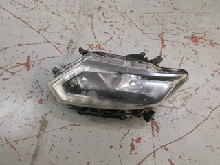 NISSAN X-TRAIL HEADLIGHT