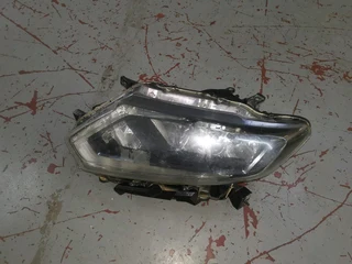 Nissan X-trail Headlight