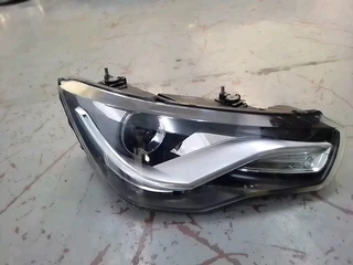 AUDI A1 HEADLIGHT