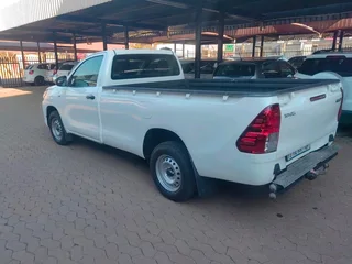 Hilux long base R255 000