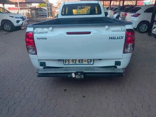 Hilux long base R255 000