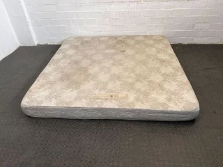 DualFlex King Sized White Patterned Mattress (Stained with Tears)- A51228
