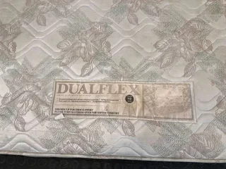 DualFlex King Sized White Patterned Mattress (Stained with Tears)- A51228