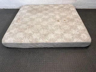 DualFlex King Sized White Patterned Mattress (Stained with Tears)- A51228