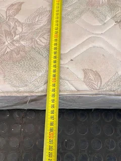 DualFlex King Sized White Patterned Mattress (Stained with Tears)- A51228