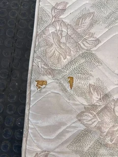 DualFlex King Sized White Patterned Mattress (Stained with Tears)- A51228