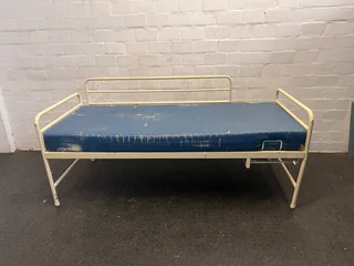 3/4 Bed with Blue Mattress (RHS Cot Side/Small Holes) - REDUCED- A48379