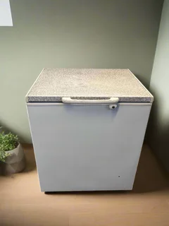 Compact White Freezer with Textured Top – Minor Scratches- A55303