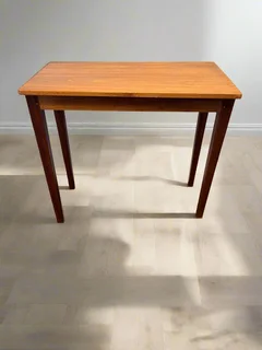 Mid-Century Mahogany Side Table - Excellent Condition- A55147