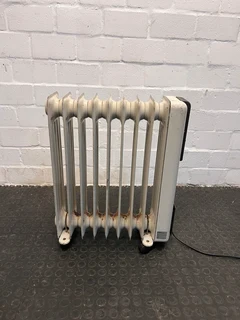 DeLonghi 2000w Fin  Oil Heater- A49169