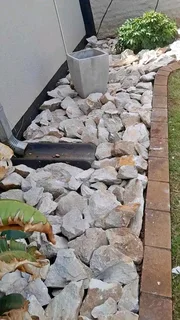 Garden stones / dump rocks and crushed stones