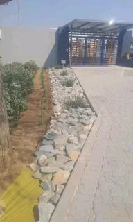 Garden stones / dump rocks and crushed stones