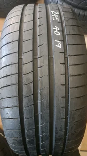 225/40 R18 used tyres and more .call/whatsapp Enzo 0783455713
