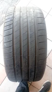 295/35 R21 used tyres and more.call/whatsapp Enzo 0783455713