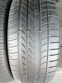 275/40 R20 used tyres and more .call/whatsapp Enzo 0783455713