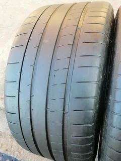 275/35 R19 used tyres snd more.call/whatsapp Enzo 0783455713
