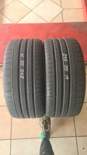 273/35 R19 used tyres in mint condition. Call/whatsapp Enzo 0783455713