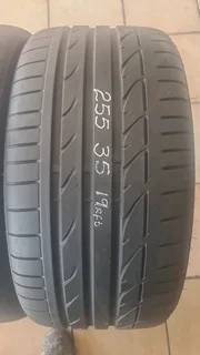 255/35 R19 used bridgestone potenza runflat tyres. Call/whatsapp Enzo 0783455713