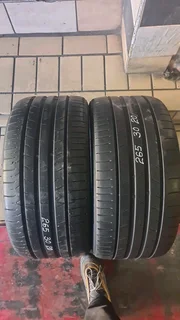 255/35 R19 used tyres in mint condition. Call/whatsapp Enzo 0783455713