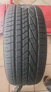 275/40 R19 used tyres a nd more.call/whatsapp Enzo 0783455713