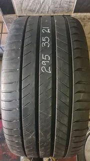 275/40 R19 used tyres and more.call/whatsapp Enzo 0783455713