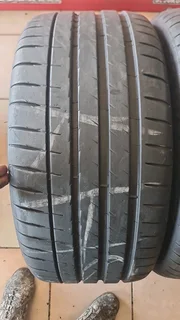 275/30 R20 used tyres in mint condition.call/whatsapp Enzo 0783455713