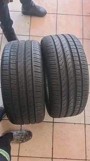 255/40 R18 used tyres in mint condition. Call /WhatsApp Enzo 0783455713