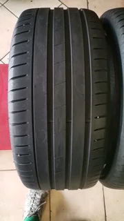 225/55 R18 used tyres in mint condition. Call /WhatsApp Enzo 0783455713