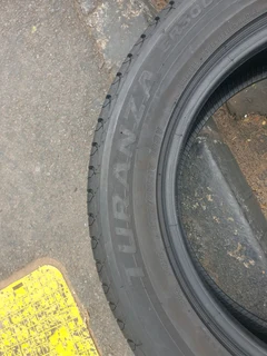 235 55 17.BRIDGESTONE TURANZA 99%thread life