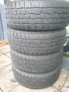 265 65 17.dunlop Grandtreck At5