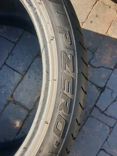 295 30 19.PIRELLI PZERO
