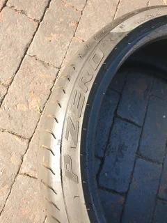 245 35 20.PIRELLI PZERO