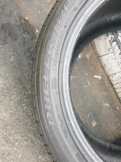 275 40 20 and 315 35 20.BRIDGESTONE DUELER H/P RUNFLAT