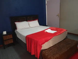 Affordable cheap and clean  rooms to book at guesthouse  situated in Randburg Bordeaux