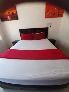 Affordable cheap and clean  rooms to book at guesthouse  situated in Randburg Bordeaux