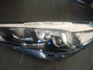 Hyundai Tucson headlight (RHS)
