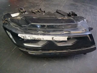 VW Tiguan headlight (RHS)