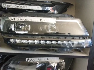 VW Tiguan headlight (RHS)