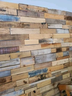 Pallet wall cladding