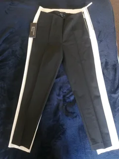 Marchiano ladies cropped candi pants; Size 6, 8 & 10