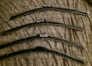Land rover discovery 4 front set of wiper blades left and right only not rear sold as a set