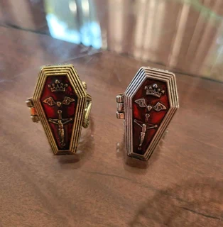 coffin Rings that open in bronze or silver has a magnetic clasp the size is either 7 or a 8